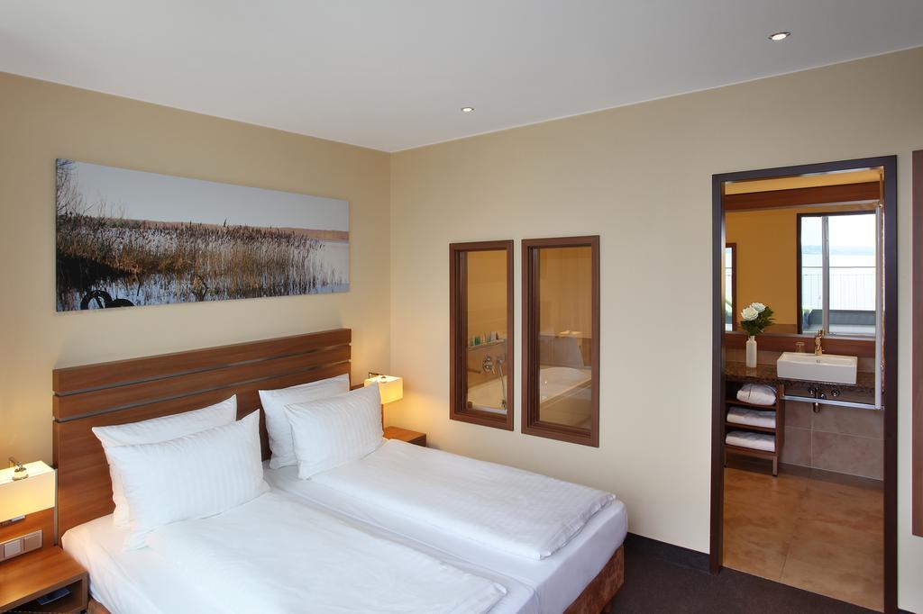 Executive Suite Lake View